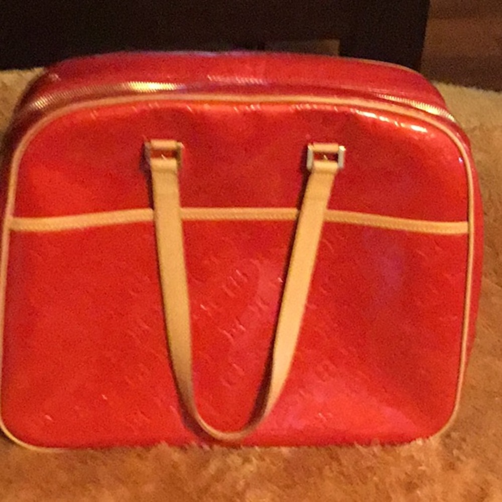 Louis Vuitton red vernis hand or hand bag